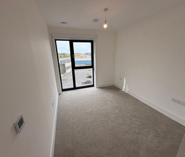 2 bedroom penthouse to rent - Photo 3