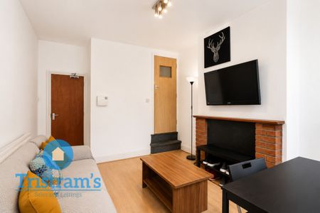 4 bed Shared House for Rent - Photo 2