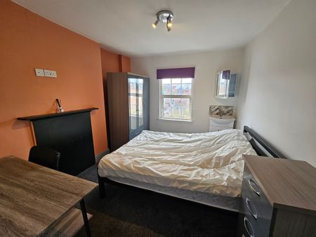 6 Bed Student Accommodation - Photo 4