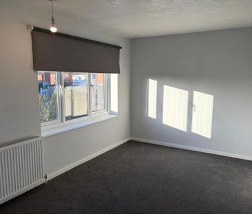 2 bedroom end of terrace house to rent - Photo 4