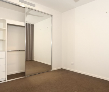 Modern One Bedroom Apartment - Photo 5