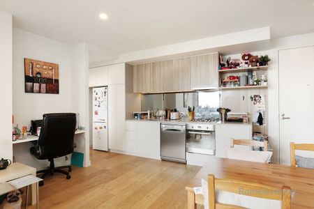 Prestigious 2 Bedroom Apartment! - Photo 5