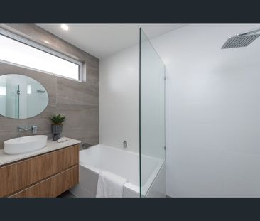 4 Hurley Way, Hillarys, WA 6025 - Photo 2