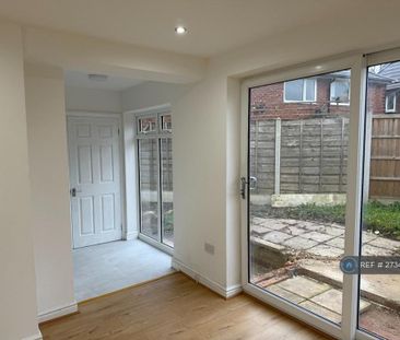 3 bedroom semi-detached house to rent - Photo 3