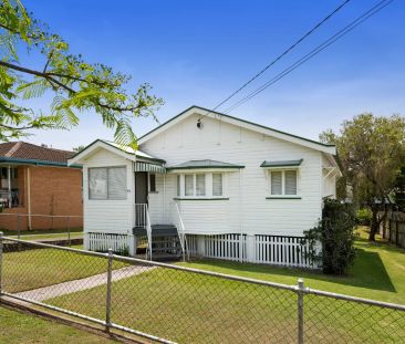 32 Hipwood Avenue, Coorparoo. - Photo 3