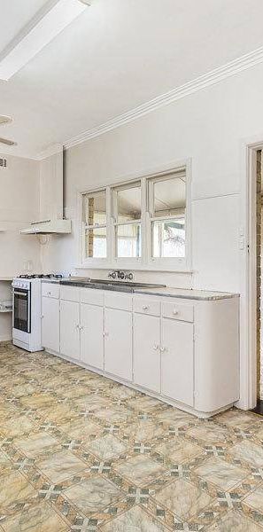 Comfortable Cream Brick Home - Convenient Location - Photo 1