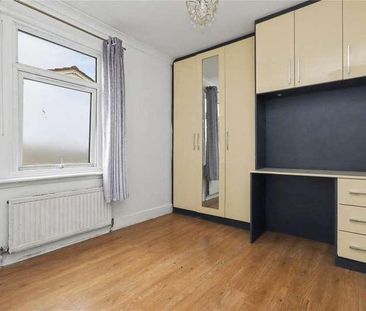 Woking, Surrey, GU21 - Photo 4