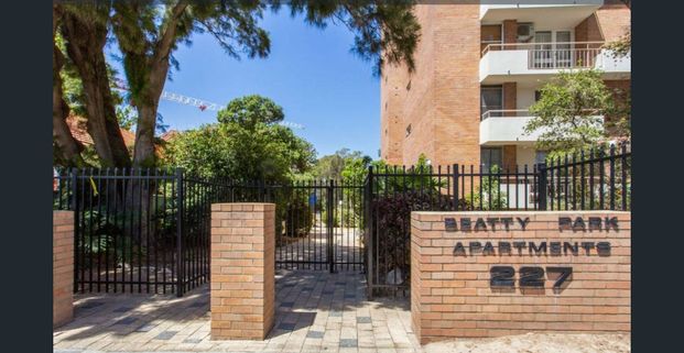 Modern Inner-City Convenience | Renovated Ground Floor 1-Bed Gem | Steps from Leederville - Photo 1