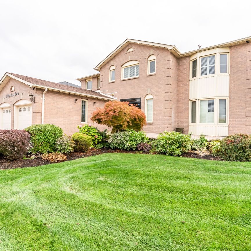 For Lease - 377 Ray Lawson Boulevard, Brampton, Ontario - Photo 1