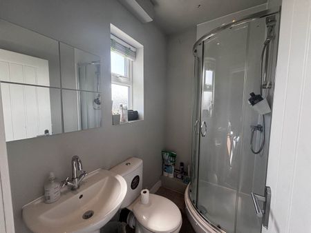 Silver Royd Hill (room 4), Armley, Leeds - Photo 2