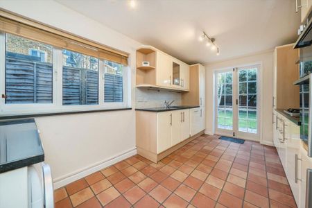 4 bedroom semi-detached house to rent - Photo 5