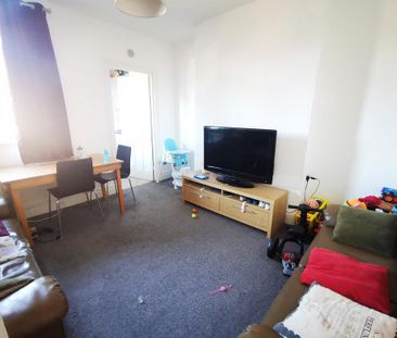 3 bedroom flat to rent - Photo 1
