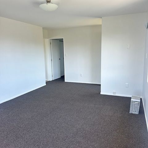 Newly renovated 3BR Home in Kelson - Photo 1