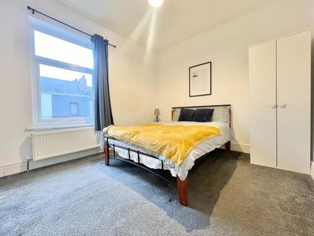 3 bedroom terraced house to rent - Photo 5