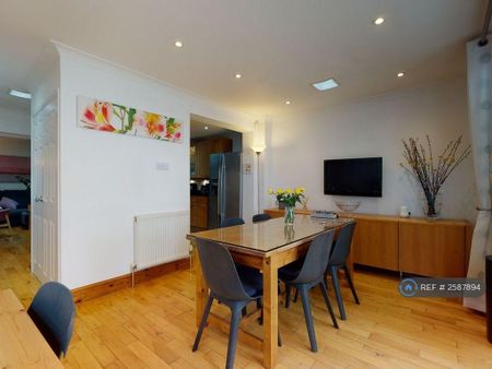 3 bedroom maisonette to rent - Photo 2