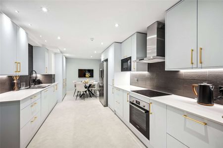 This excellent lateral flat overlooking Regents Park offers a wonderful family home. - Photo 2