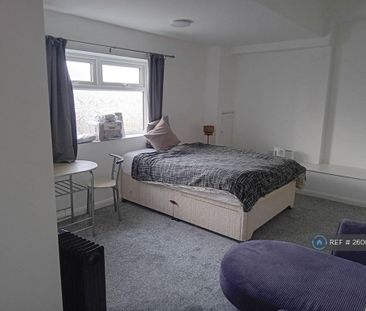 1 bedroom in a house share to rent - Photo 4