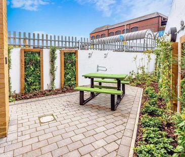 Studio to rent - Photo 6