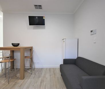 6-bedroom shared house / townhouse, Fifth Street - Photo 4