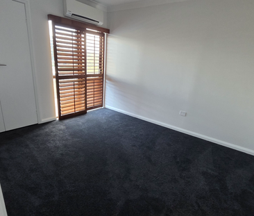 Unit 5, 22 Commodore Drive, Surfers Paradise, QLD - Photo 4