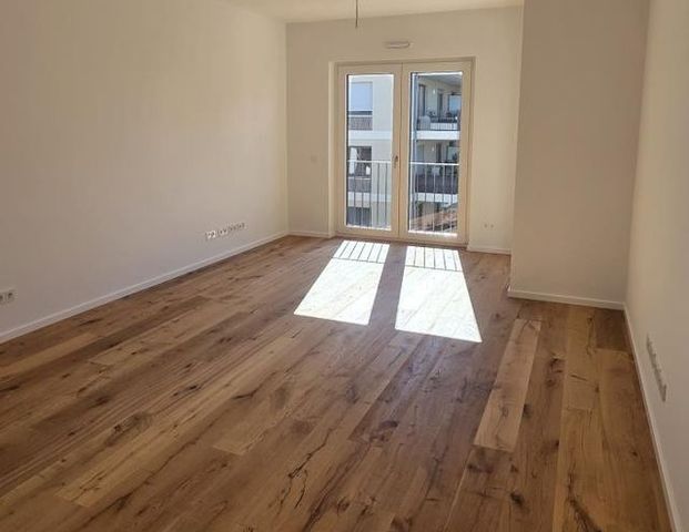 Traumwohnung für die kleine Familie mit hochwertiger Ausstattung am Hafen! Erstbezug! - Photo 1