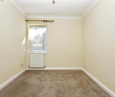 3 bedroom flat to rent - Photo 2