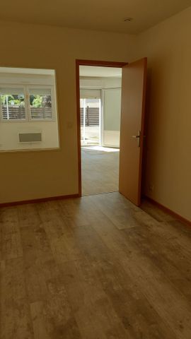 Maison de plain pied rénovée !! - Centre de Montceau Les Mines T4 pièce(s) 94.72 m2 - Photo 3