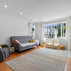 5½ Chauffé/éclairé, 3 Chambres, 2 Statio - Photo 2