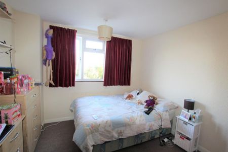 5 bedroom semi-detached house to rent - Photo 3