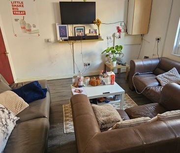 6 Bed - 14 Ashville Avenue, Hyde Park, Leeds - LS6 1LX - Student - Photo 6