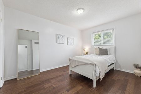 For Lease - 560 Falconridge Drive, Oshawa, Ontario - Photo 4