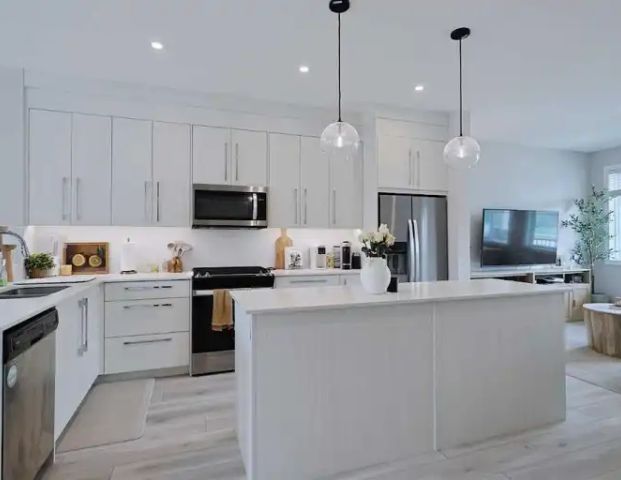 Inner City Extensively Renovated 3-bedroom Main floor Unit with Fenced Back Yard | 7406 - 7406 Hunterfield Road Northwest, Calgary - Photo 1