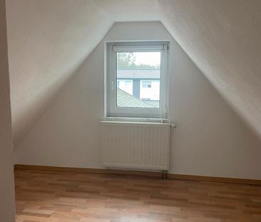 Individuelle Dachgeschosswohnung mit Stellplatz in PB Wewer - Photo 1