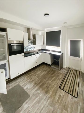 2 bed terraced house to rent in Ingham Street, Padiham, BB12 - Photo 3