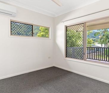 MASSIVE FAMILY HOME - SPLIT LEVEL - Photo 3