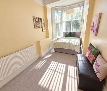 4 bedroom flat to rent - Photo 4