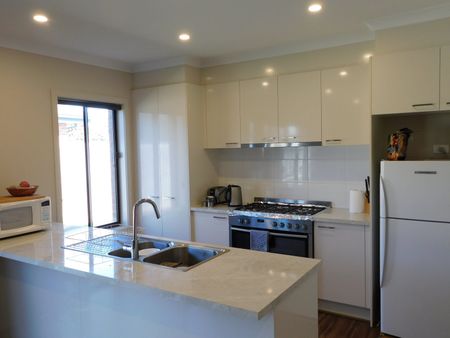 SPACIOUS FAMILY HOME - Photo 5