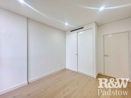 Luxury Living in a Feature-Packed Apartment in a Prime Location - Photo 3
