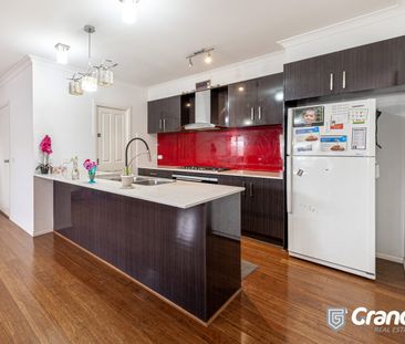 BEAUTIFULLY PRESENTED DOUBLE STOREY HOME IN THE HEART OF CRANBOURNE ! - Photo 6