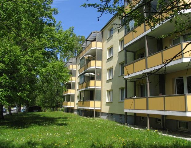 Ruhig gelegene 3-Raum-Wohnung mit Balkon - Foto 1