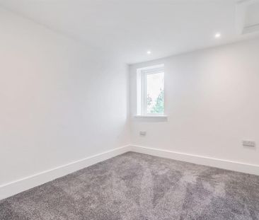 3 bedroom end of terrace house to rent - Photo 4