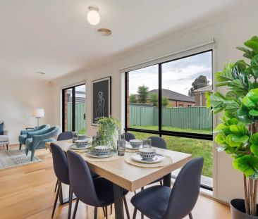 Cosy Family Home in a Prime Craigieburn Location - Photo 4