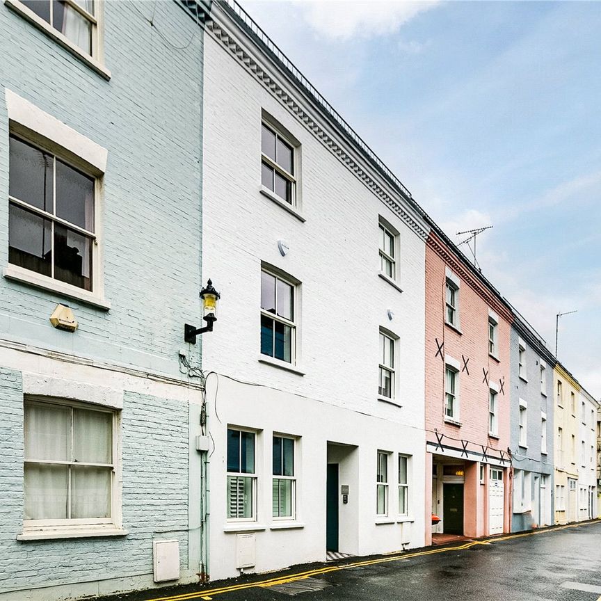 Redfield Lane, Earls Court, SW5, London - Photo 1