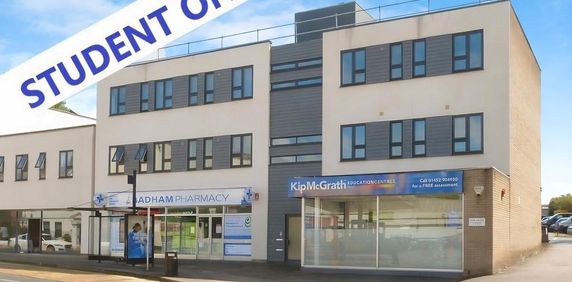 1 bedroom in a flat share to rent - Photo 2