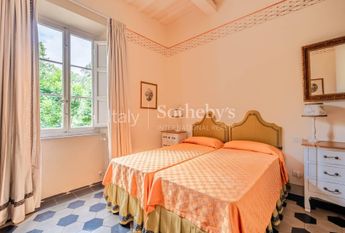 Villa ottocentesca con piscina nelle colline lucchesi