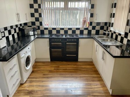 5 bedroom house to rent - Photo 2