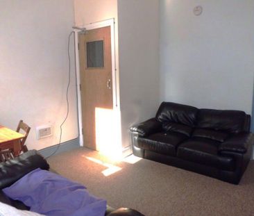 4 bedroom house to rent - Photo 2
