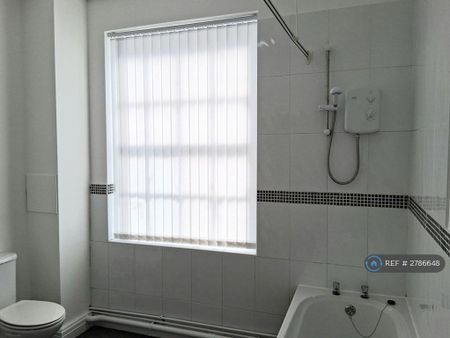 2 bedroom flat to rent - Photo 2
