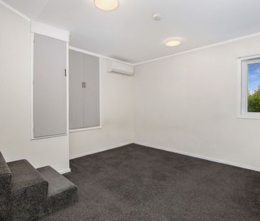 10 Hanlon Street, Halfway Bush - Photo 1