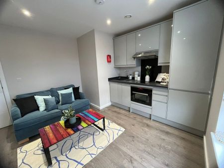 1 Bedroom Flat / Apartment - Lodge Road, Southampton - Photo 2